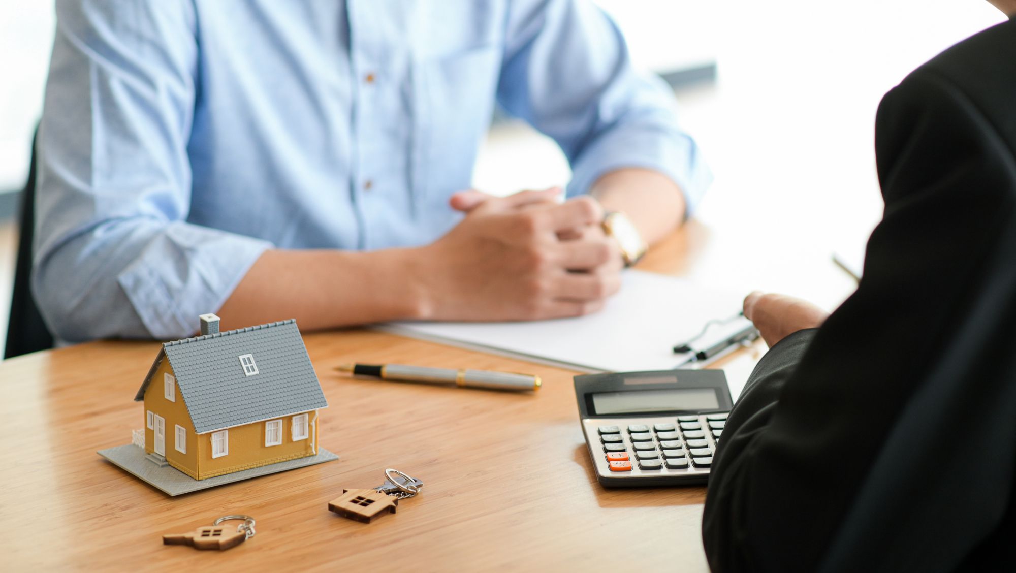 Le asesoramos en su búsqueda de  de financiación. Plus Properties; Real Estate Services en Formentera Del Segura
