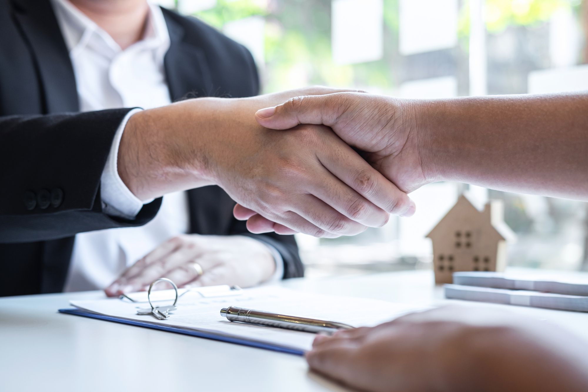 Servicios legales. PLUS PROPERTIES en Formentera Del Segura